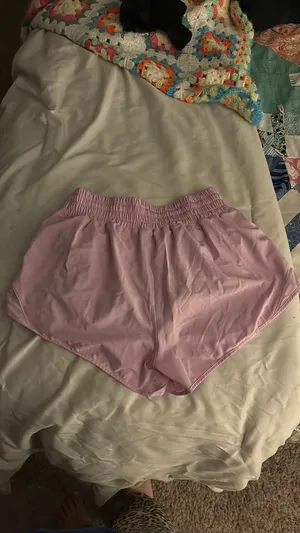 Lululemon 2.5" Shorts Hotty Hot thumbnail 5