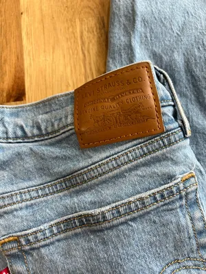 Levi’s Wedgie Straight Jeans 28x28 Light Wash Distressed High Rise thumbnail 8
