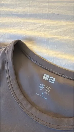 Uniqlo Cropped Shirt thumbnail 2