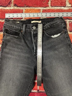 Women Levi’s jeans size 28 thumbnail 3