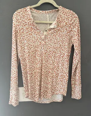 Aerie Women Tan‎ White Cheetah Print Ribbed Waffle Knit Henley Top Long Sleeve M thumbnail 1