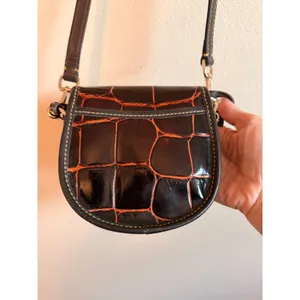 Dooney & Bourke Crossbody Womens Small Brown Croc Embossed Leather Saddle Bag thumbnail 9