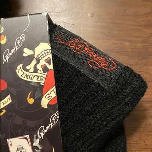 🆕 Ed Hardy Unisex Y2K Cuff Beanie Black Cap Hat & Gloves Brand New Set thumbnail 6