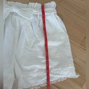 New In Women’s White Top and Shorts Set thumbnail 3