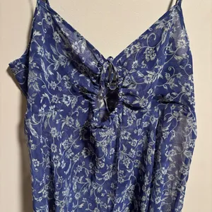 Victoria’s Secret Y2K 90s Ditsy Floral Tie Front Babydoll Top- Size Medium thumbnail 4
