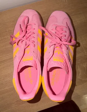 Adidas Pink and yellow sambas thumbnail 1