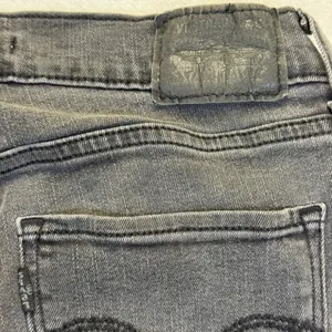 Levis 724 High Rise‎ Straight Jeans 28 Faded Black Dark Gray Denim 18883-0105 thumbnail 12