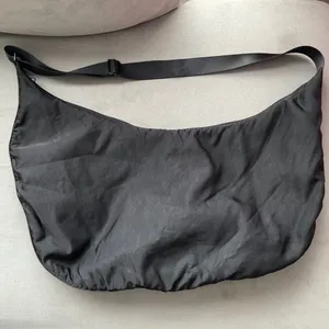 Alo Yoga Om The Go Gym Sling Bag Black thumbnail 10