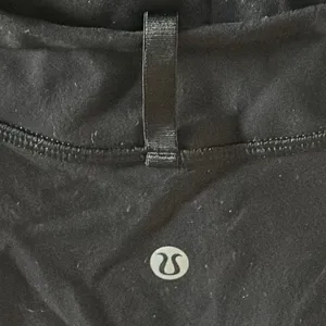 Lululemon Women's Black Zip-up Jacket - Size 10 thumbnail 7
