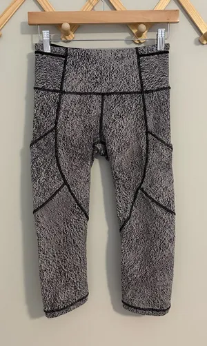 Lululemon Cropped Mesh Detail Leggings size 4 thumbnail 1