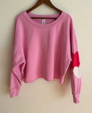 JoyLab Bubblegum Pink Cropped Sweatshirt Red White Heart Sleeve Patches Large L thumbnail 1
