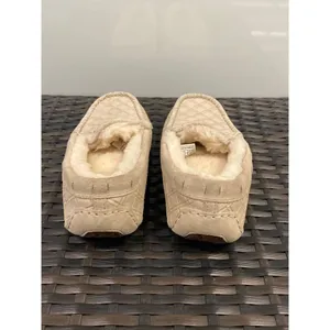 UGG moccasin Women’s size 6 thumbnail 5