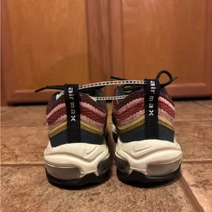 NWOT Nike Women's Air Max 97 SE shoes sz 7 thumbnail 3