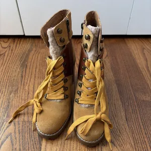 FRYE AND CO RAYNER GENUINE LEATHER & SUEDE LUG SOLE BOOTS WITH 3.5” HEELS Sz 7.5 thumbnail 2