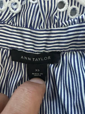 Ann Taylor Women’s XS Blue White Striped Sleeveless Eyelet Collar Blouse thumbnail 4