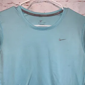 Nike Shirt Women Medium Running Long Sleeve Crewneck Dri Fit Activewear Athletic thumbnail 2