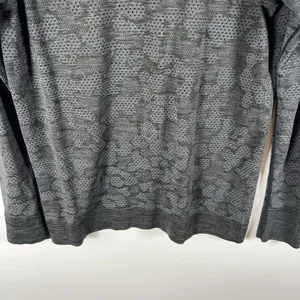Lululemon Gray camo Breeze By Long Sleeve Women’s Size Medium Athletic Running‎ thumbnail 3