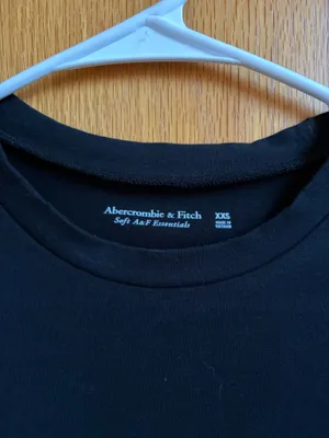 Abercrombie & fitch cropped black tee thumbnail 2