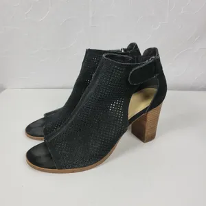 Marc Fisher Deztin Womens Sandals Size 8.5 Black Suede Peep Toe Cutout Heels thumbnail 2