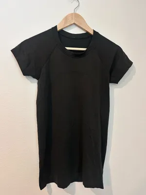 Lululemon Swiftly Tech Short Sleeve thumbnail 1