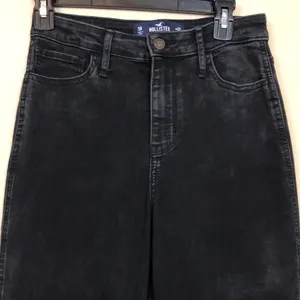 Hollister Women’s Black Denim Ultra High-Rise Mom Jean thumbnail 2