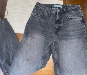 Zara Women’s Size 4 Black Washed Straight Leg Jeans Raw Frayed Hem High Rise thumbnail 1