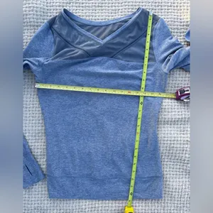 Lululemon Athletica Women’s Gray V-Neck Women's Top thumbnail 5