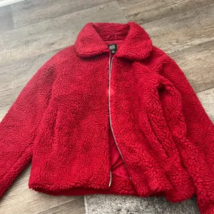 BDG small red fuzzy jacket‎ thumbnail 1