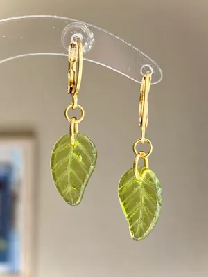 Handmade fairy forest vintage retro aesthetic style simple Czech glass leaf dangle earrings🍃💚 thumbnail 8