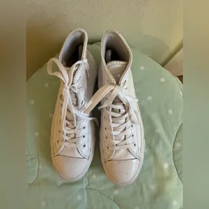 Converse Classic White High-Tops Women’s size 8.5 thumbnail 10