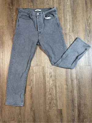 Levi's High-Rise Straight Jeans in Light Blue-Gray Wash thumbnail 3