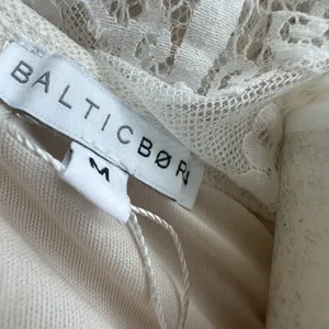Baltic Born Caroline Lace Maxi Dress Sz M Off Shoulder Sheer Romantic Photoshoot thumbnail 4