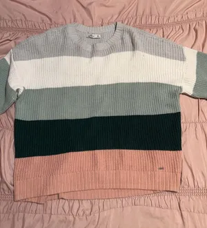 Hollister Sweater thumbnail 1