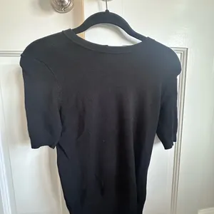 Zara Classic Black Short Sleeve Sweater thumbnail 2