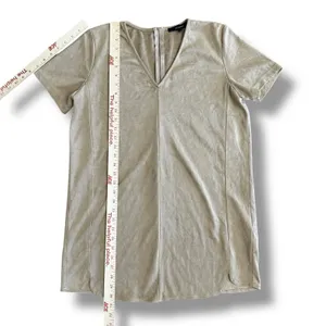 Oliveaceous Faux Suede Shift Dress M Taupe Beige V-Neck Short Sleeve‎ thumbnail 4