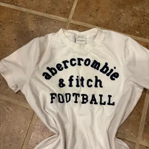 Vintage Y2K Abercrombie & Fitch white babydoll football tee thumbnail 3