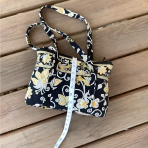 Vera Bradley purse🖤💛🤍 thumbnail 10