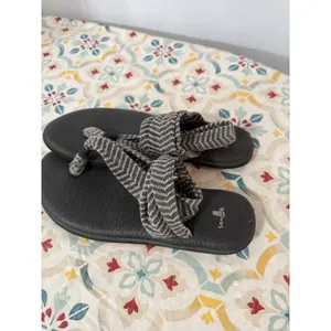 Sanuk Yoga Sling 2 Sandals Womens 9 Grey White Chevron Yoga Mat‎ Footbed Thong thumbnail 5