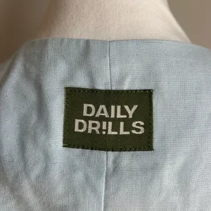 NWT Daily Drills Light Blue Linen Blend Tie Front Vest Top Size M/L thumbnail 6