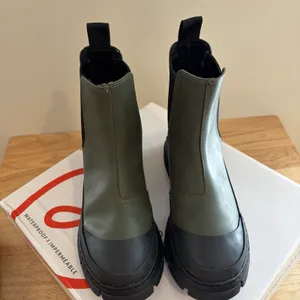 Blondo Olive Green Black Chunky Waterproof Helga Chelsea Boots 6M Rubber Textile thumbnail 2