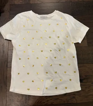 New with Tags Evereve South Parade Gold Hearts Tee Sz M thumbnail 1