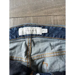 Torrid women's Blue Distressed 3" Jean Shorts Size 18‎ thumbnail 5