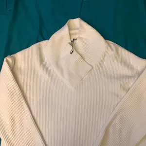 NWOT‎ Zara White Cowl Neck Sweater with Ribbed Texture thumbnail 2