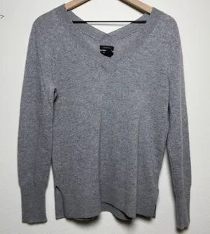 Halogen Women 100% Cashmere V-Neck Sweater M Gray Academia Preppy Luxury thumbnail 1