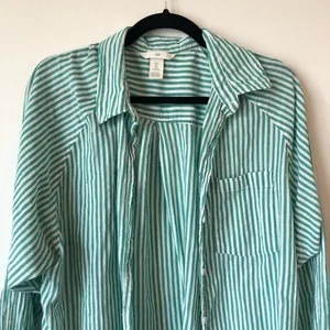 H&M 100% Cotton Green and White Oversized Striped Button Down Shirt Size S thumbnail 3