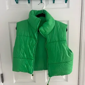 Green vest Size M thumbnail 1