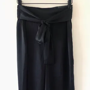 Express Satin High Rise Wide Leg Pant Ruffle Crop Tank Set, NWT, Medium, Black thumbnail 4
