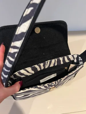 JustFab Glassons Zebra Shoulder Bag thumbnail 7
