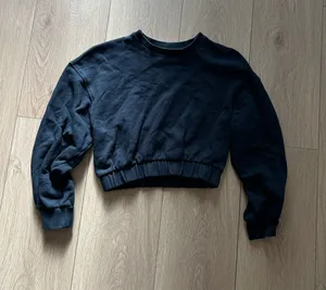 Zara Black Cropped Crewneck Sweater thumbnail 1