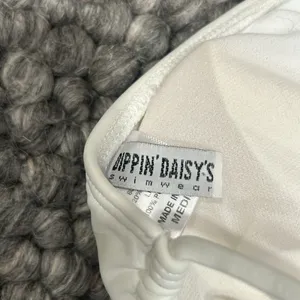 Dippin’ Daisy’s White Strappy Bikini Top Size Medium’s‎ thumbnail 5